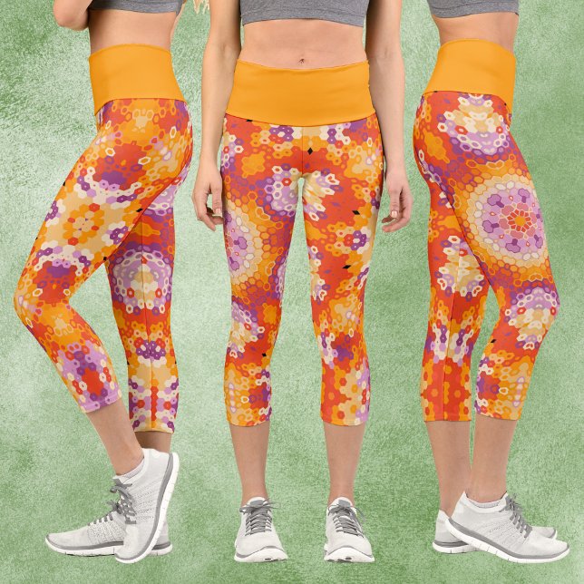 Leggings Capri Hex Mandala orange violet blanc (Orange Purple and White Hexagon Mandala Capri Leggings by Wormhole Orbital)
