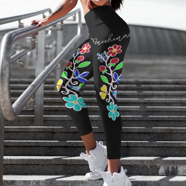 Leggings Capri Logo amérindien Anishinaabe Design floral (Anishinaabe Native American Logo Floral Design Capri Leggings)