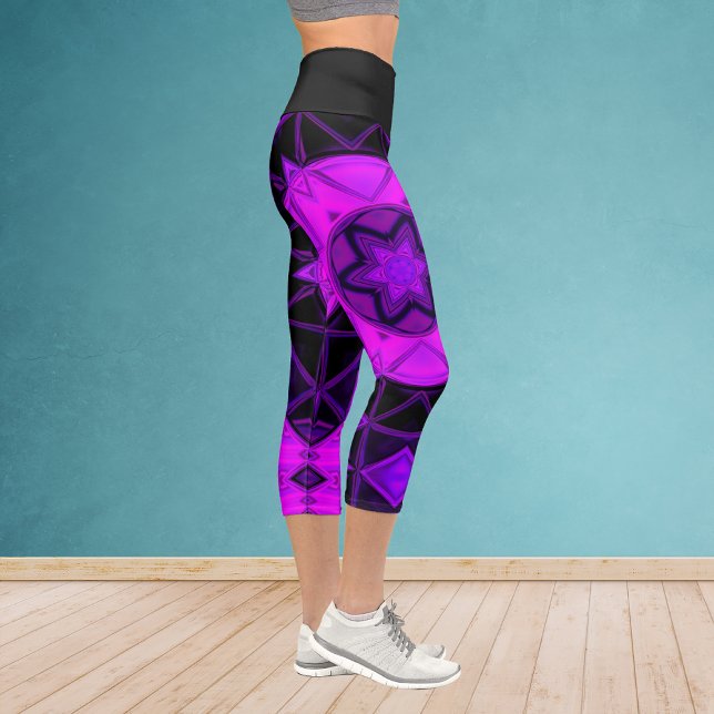 Leggings Capri Mosaic Kaleidoscope Fleur violet et Legin noir (Créateur téléchargé)