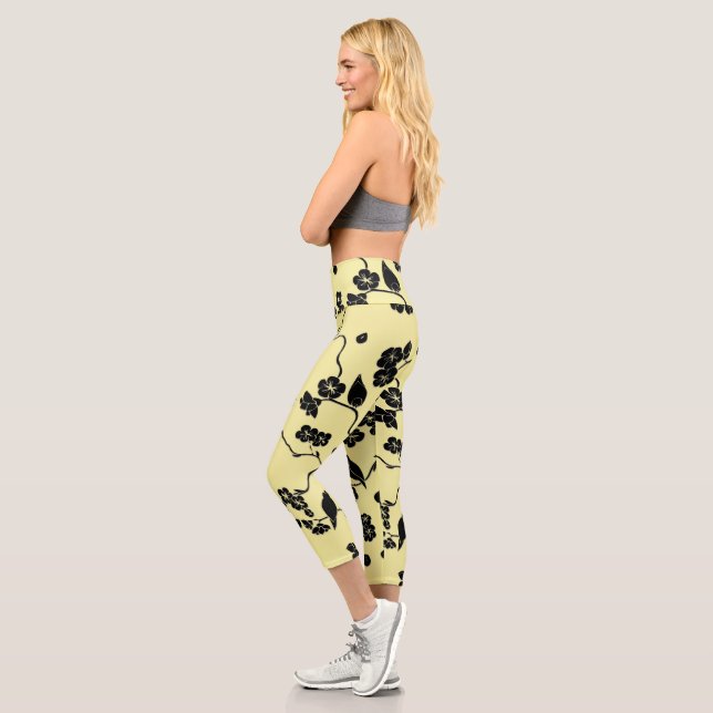 Leggings Capri Oiseaux en fleurs de cerises Noir sur Pla jaune ci (Gauche)