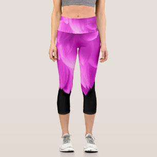 Leggings Capri Pétales de fleurs roses chaudes sur noir