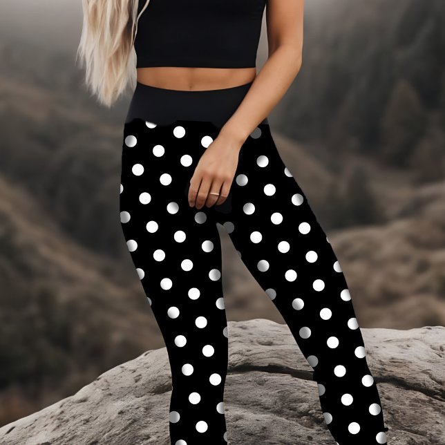 Leggings Capri Plaisir Polka Dot Jouer Black White Spots Haut Tai (Black and white polka dot capri leggings, cute and fun california florida vacation workout or lounge)