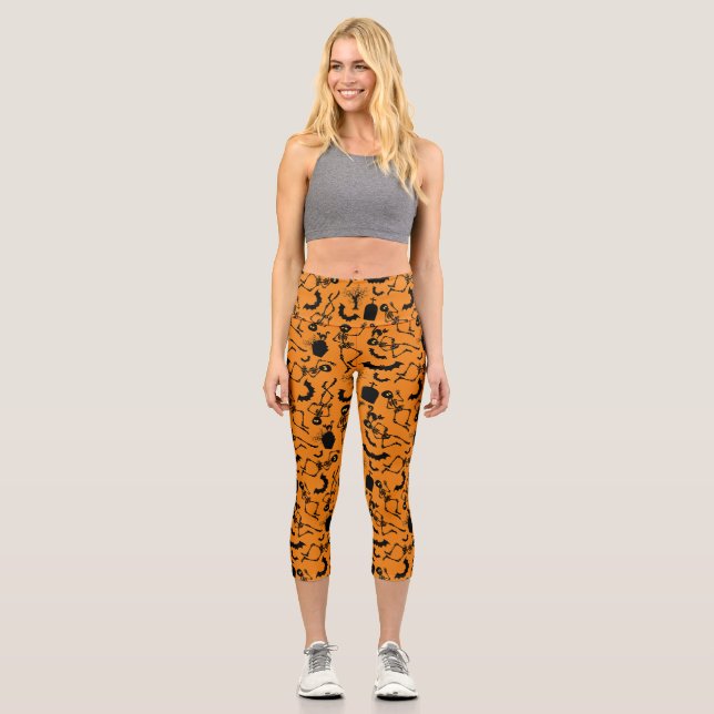 Leggings Capri Skeletons d'Halloween Macabre Dance (Recto)