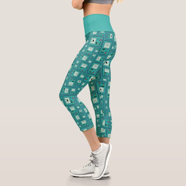 Leggings Capri Temps d'aventure | Motif BMO (Gauche)