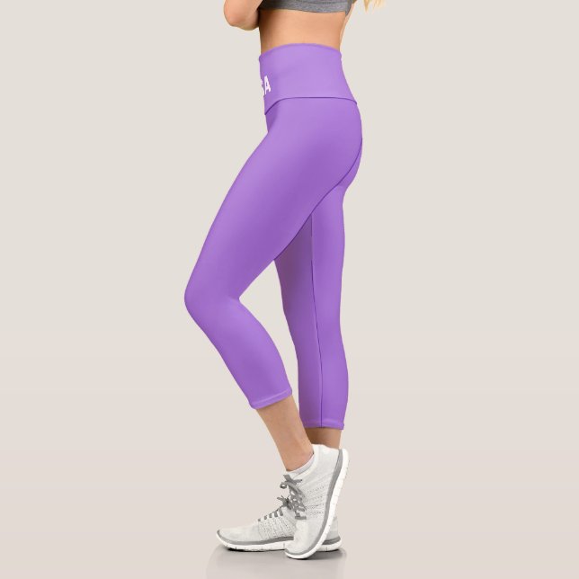 Leggings Capri Texte de Yoga blanc modifiable moderne sur Violet (Gauche)