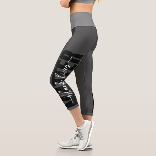 Leggings Capri Typographie de la matière noire (Gauche)