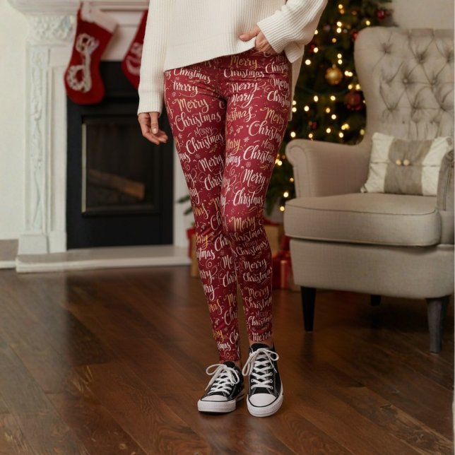 Leggings de typographie Joyeux Noël (Celebrate the season in style with our Merry Christmas Typography Leggings by Becky Boom.)