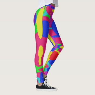 Leggings dessin noir créé numériquement sur fond rouge