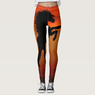 Leggings Élevage des chevaux noirs sur le coucher du solei
