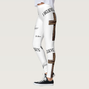 Leggings Je Crois En Jésus Avec Des Jambes Croisées
