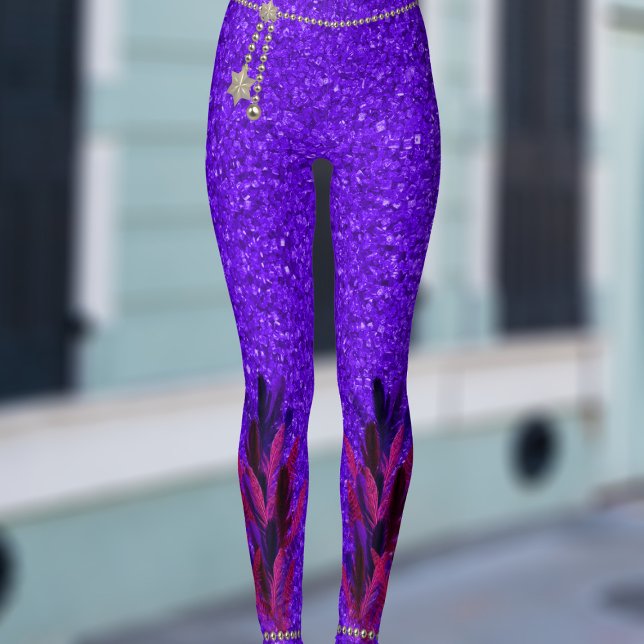 Leggings Mardi Gras Plumes violettes Parties scintillant Le (Have fun at the carnival in a pair of these Mardi Gras inspired leggings!)