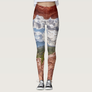 Leggings Pikes Pic À Travers Un Trou Rocheux