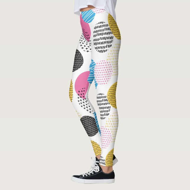 Leggings Pois coloré (A pair of leggings with a pattern of colorful circles and lines, the circles are pink, blue, yellow.)