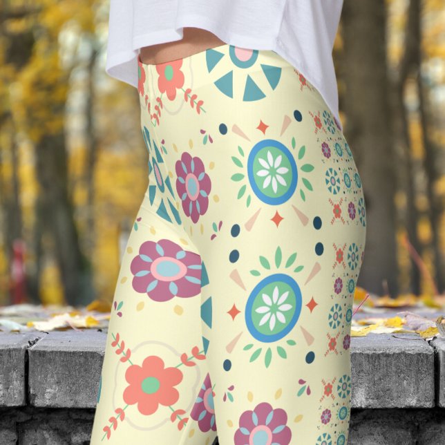 Leggings Superbe crème blanche Motif folk scandinave (Bold on Cream Scandinavian Folk Pattern Leggings)