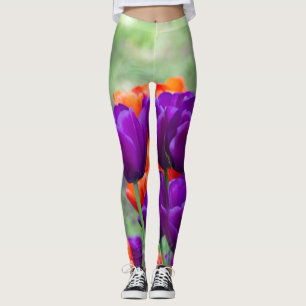 Leggings Tulipes violettes foncées par beau temps dans le j