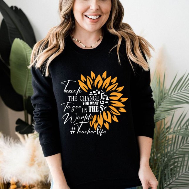 lehren Sie die Veränderung, die Sie in der Welt zu Sweatshirt (teach the change you want to see in the world gift sweatshirt , gift for teachers ,quotes positive ,)