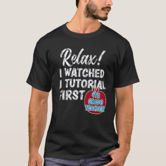 Lehrer der 4. Klasse schauen Tutorials am ersten T T-Shirt