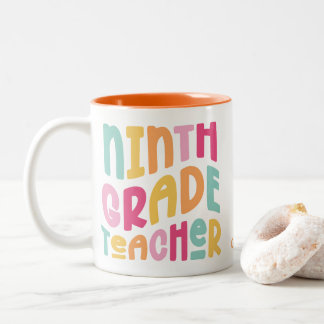 Lehrer der neunten Klasse Farbiger Text Zweifarbige Tasse
