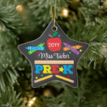 Lehrer Pre-K Preschool Crayons Chalkboard Star Keramik Ornament<br><div class="desc">Das Design der Pre-K-Lehrer-Ornamente umfasst einen Apfel, einen Herrscher, Stifte, Stifte und mutige, bunte lustige Typografie! Klicken Sie auf die Schaltfläche Anpassen für weitere Optionen zur Änderung des Textes! Variationen dieses Designs, zusätzliche Farben sowie koordinierende Produkte sind in unserem Shop, zazzle.com/store/doodlelulu verfügbar. Kontaktieren Sie uns, wenn Sie dieses Design für...</div>