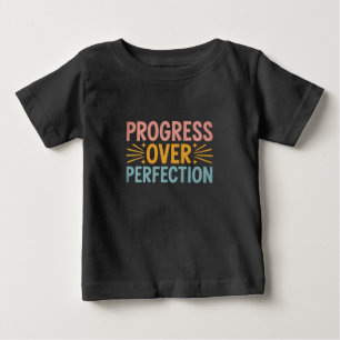 Lehrerfortschritt über Perfektion zurück zur Schul Baby T-shirt