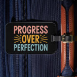 Lehrerfortschritt über Perfektion zurück zur Schul Gepäckanhänger<br><div class="desc">Lehrerfortschritt über Perfektion zurück zur Schule</div>