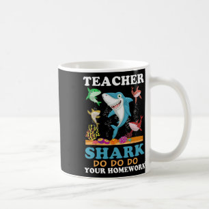 Lehrerhai macht Ihre Hausaufgaben Kaffeetasse