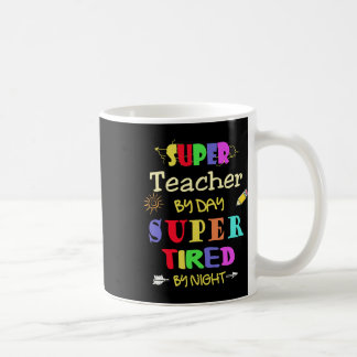 Lehrerin für Tag durch Nachtschwärmerin übermüdet Kaffeetasse