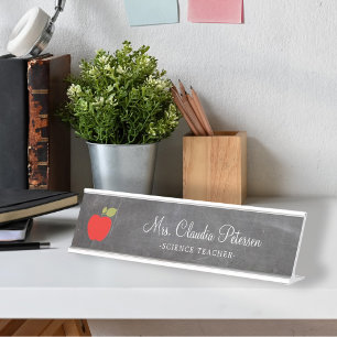 Lehrerin Name Red Apple White Script auf Chalkboar Schreibtischnamensplakette