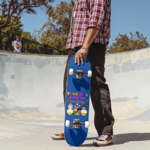 LEHRERINNEN BEHIELT ÜBER LEHREN niedlichen, lustig Skateboard