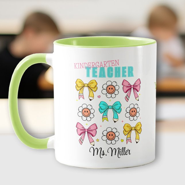 Lehrerschule Niedlich-bunt Bow Pencil Lächeln Name Tasse (Teacher School Cute Colorful Bow Pencil Smile Name Mug)