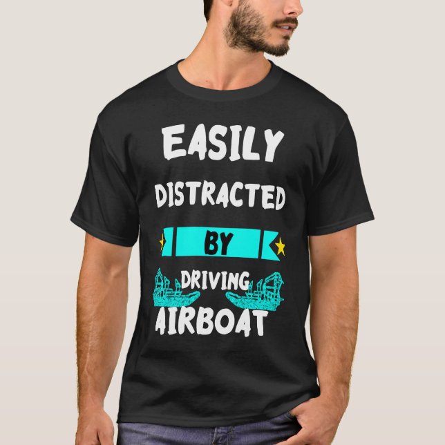 Leicht abgelenkt durch das Führen eines Airboat Sw T-Shirt (Vorderseite)