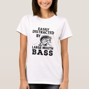 Leicht abgelenkt durch den großen Mouth Bass Fishe T-Shirt