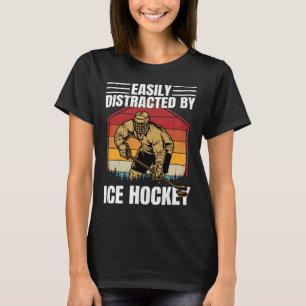 Leicht abgelenkt durch Eishockey-Trainer Grap T-Shirt