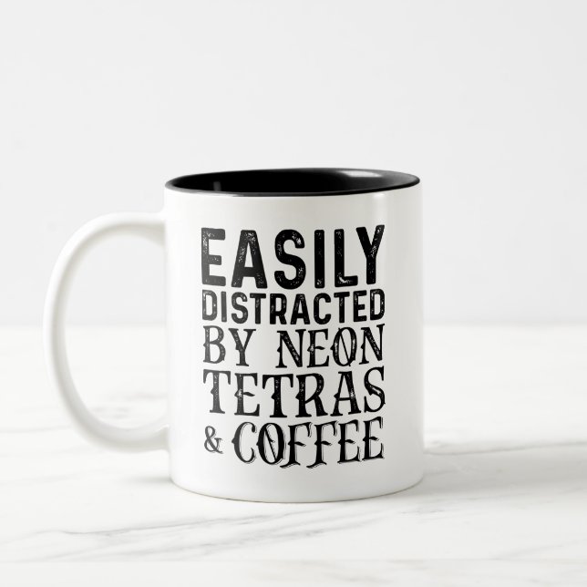 Leicht abgelenkt durch Neontetras und Kaffee Zweifarbige Tasse (Links)