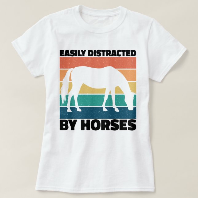Leicht abgelenkt durch Pferde, die Cool über T-Shirt (Design vorne)