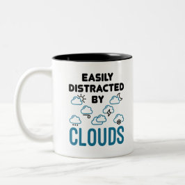 Leicht abgelenkt durch Wolkenmeteorologie Wetter Zweifarbige Tasse