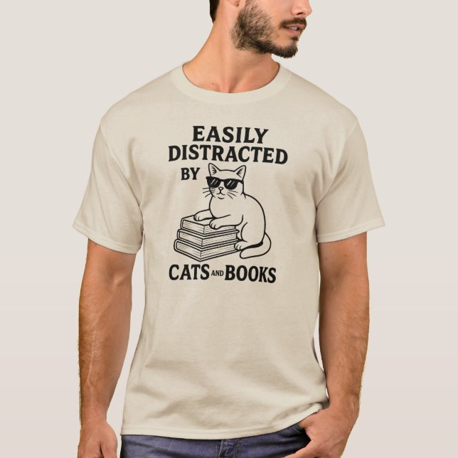 Leicht abgelenkt vom T - Shirt von Katzen und Büch (Vorderseite)