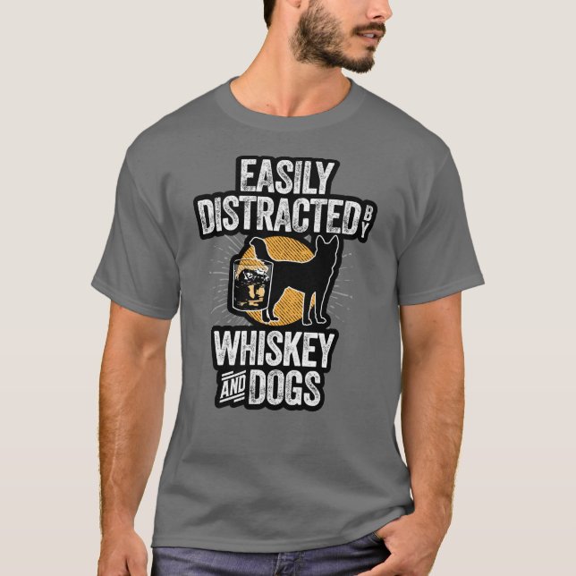 Leicht abgelenkt vom Whiskey und Hunde T - Shirt (Vorderseite)