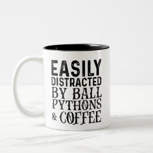 Leicht abgelenkt von Ball-Pythons und Kaffee Zweifarbige Tasse