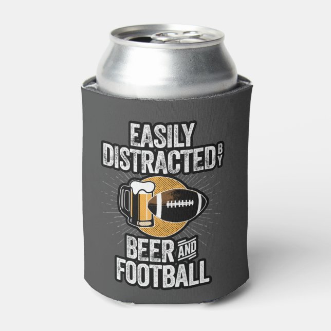 Leicht abgelenkt von Bier und Fußball Dosenkühler (Kanne Vorderseite)