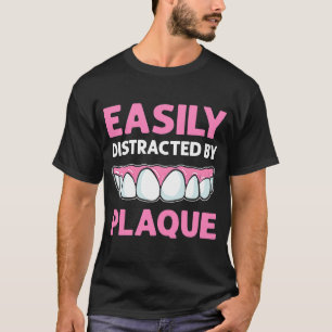 Leicht abgelenkt von einem Zahnarzt, der Zahnarzt  T-Shirt