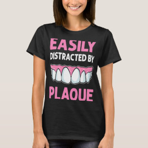 Leicht abgelenkt von einem Zahnarzt, der Zahnarzt T-Shirt