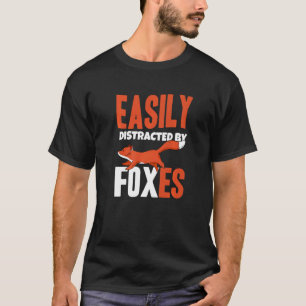 Leicht abgelenkt von Füchsen Wildtierfüßer Wom T-Shirt