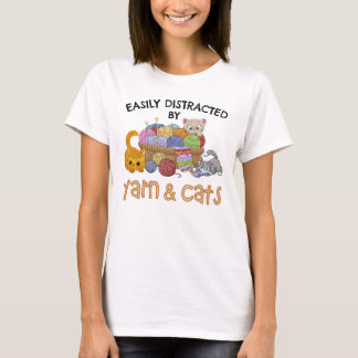 leicht abgelenkt von Garnen und Katzen T-Shirt