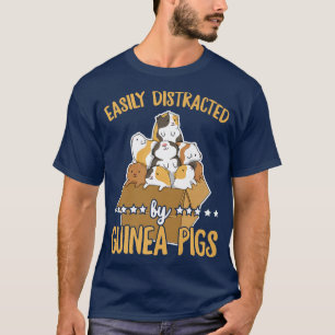 Leicht abgelenkt von Guinea Schweine, die für eine T-Shirt