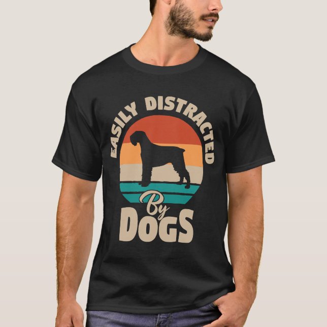 Leicht abgelenkt von Hunden 818 T-Shirt (Vorderseite)