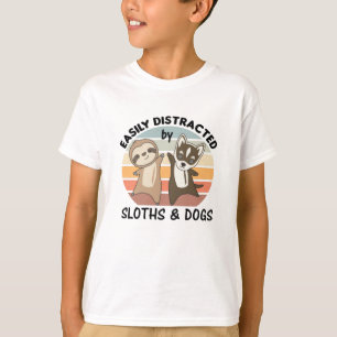 Leicht abgelenkt von Hunden und Hunden Faultier T-Shirt