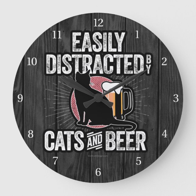 Leicht abgelenkt von Katzen und Bier große Uhr (Vorderseite)