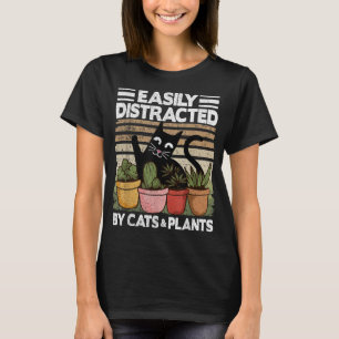 Leicht abgelenkt von Katzen und Pflanze Garden Mam T-Shirt