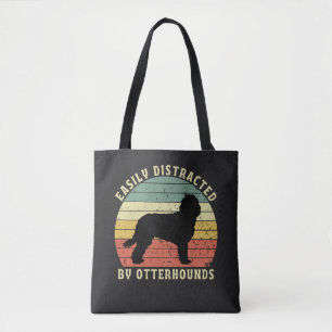 Leicht abgelenkt von Otterhounds Tasche